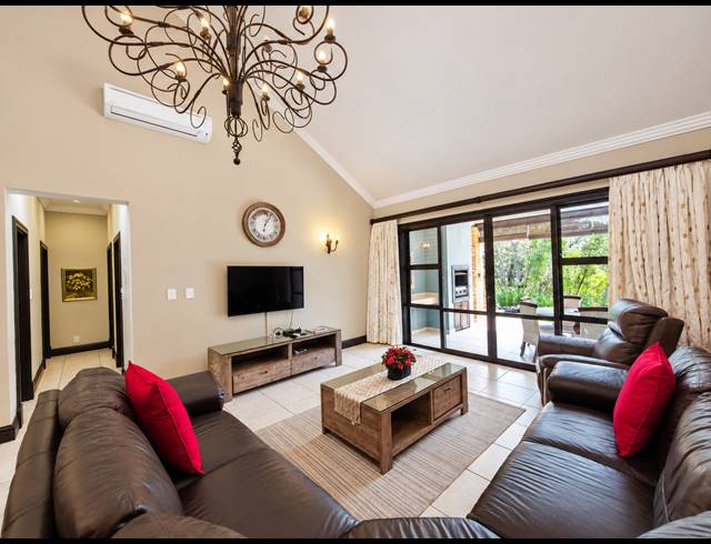 4 BEDROOM TOWNHOUSE TO LET IN BALLITO CENTRAL